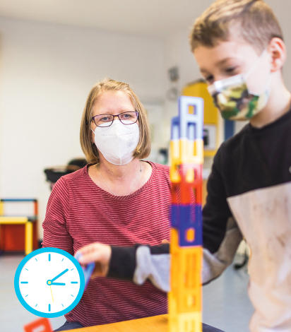 Foto: Nick Neufeld, Uhren-Grafik: panimoni | iStockphoto.com